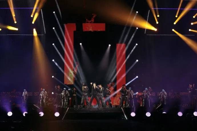 世界杯竞彩-宇樹(shù)科技人(rén)形机器人(rén)给王力宏(hóng)伴舞，并完成(chéng)高难度(dù)“韦伯斯特”空繙(fān)