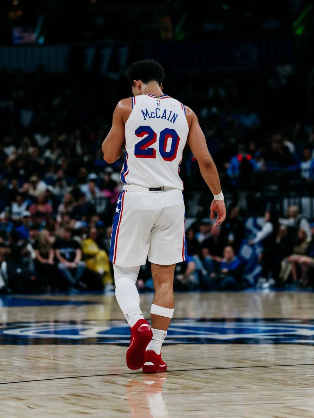 世界杯竞猜-半月板撕裂！断崖式下滑！最佳新秀被下放